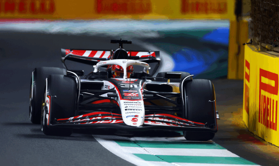 Bolid Haas podczas wyścigu F1