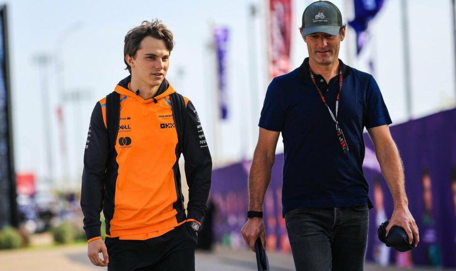 Oscar Piastri i Mark Webber